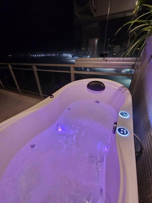 Pe Na Areia Com Jacuzzi E Vista Incrivel Mar!